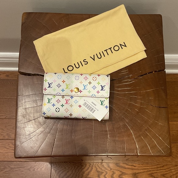 Louis Vuitton x Murakami Multicolor Monogram Wallet on White - Picture 2 of 10